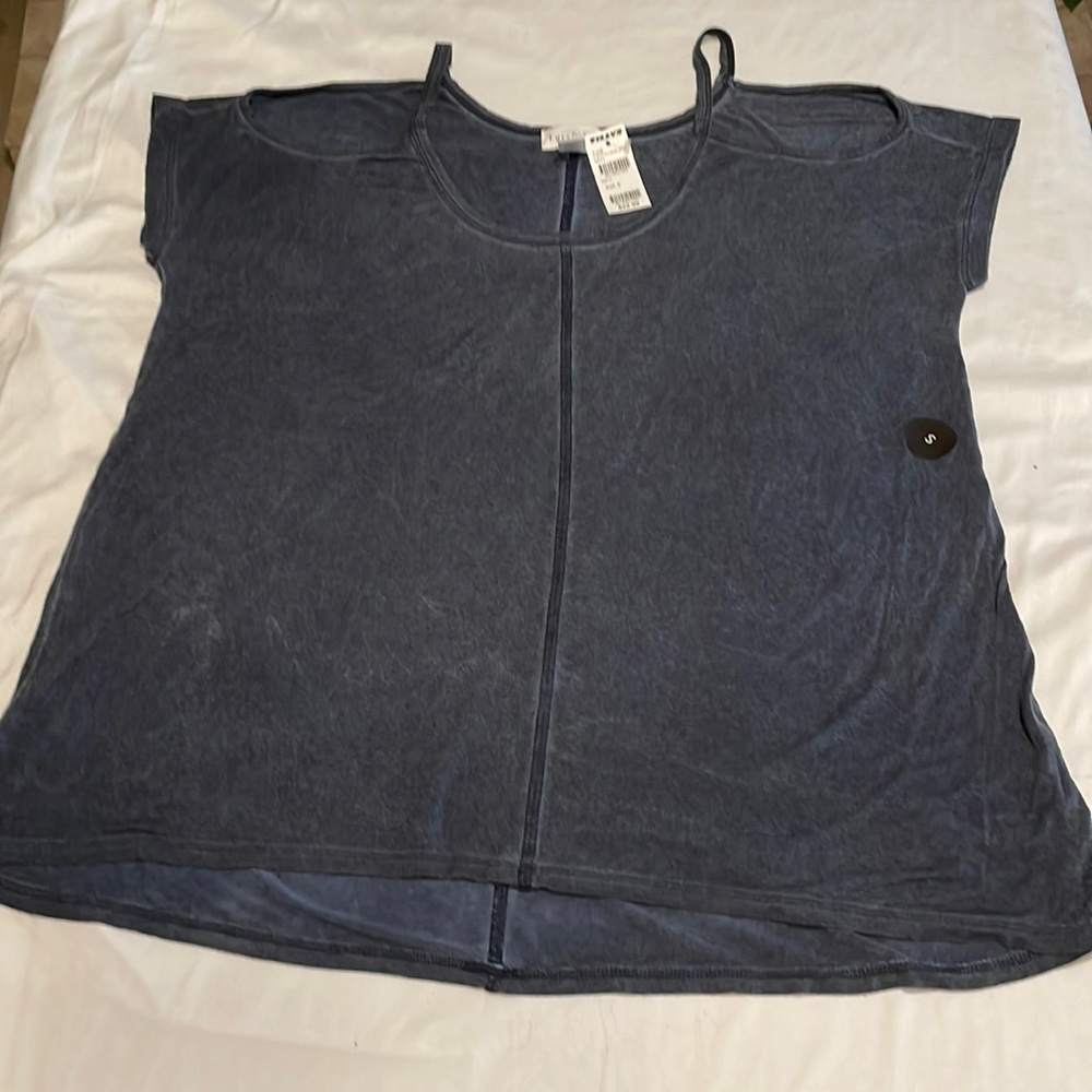 Full tilt women’s short sleeve top, size S. Navy. NWT.